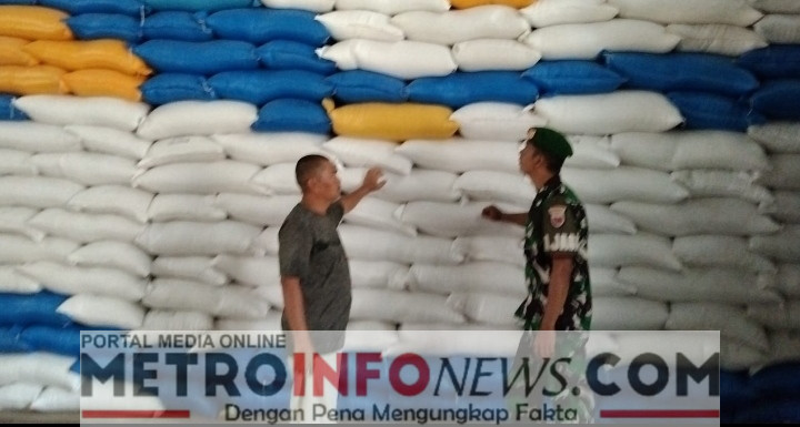 Siap Jaga Stabilitas Harga,TNI Kawal Langsung: Stok Beras Bulog Malewang 1.516 Ton.
