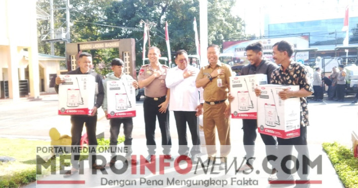 Perkuat Ketahanan Pangan, Bupati Takalar Serahkan Bantuan Alsintan Kepada Kelompok Tani Binaan Polri.