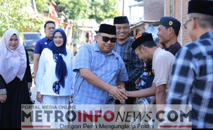 Bupati Takalar Daeng Manye Bersama Ibu Bupati Melayat ke Rumah Duka Orang Tua Camat Laikang.