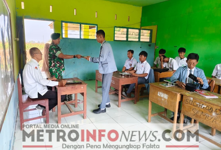 Babinsa Kalukuang Turun Langsung Bagikan MBG, Wujud Sinergi TNI dan Pemerintah Dukung Generasi Sehat.